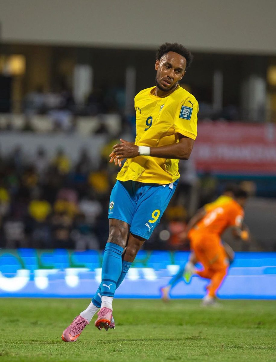 LaMinuteOM_'s tweet image. Écarter Aubameyang de la sélection gabonaise est une décision injuste. 

International depuis mars 2009, le joueur de 36 ans a toujours tout donné pour son pays, allant jusqu’à disputer la CAN blessé, malgré la douleur, uniquement pour défendre les couleurs du Gabon.

Les échecs…