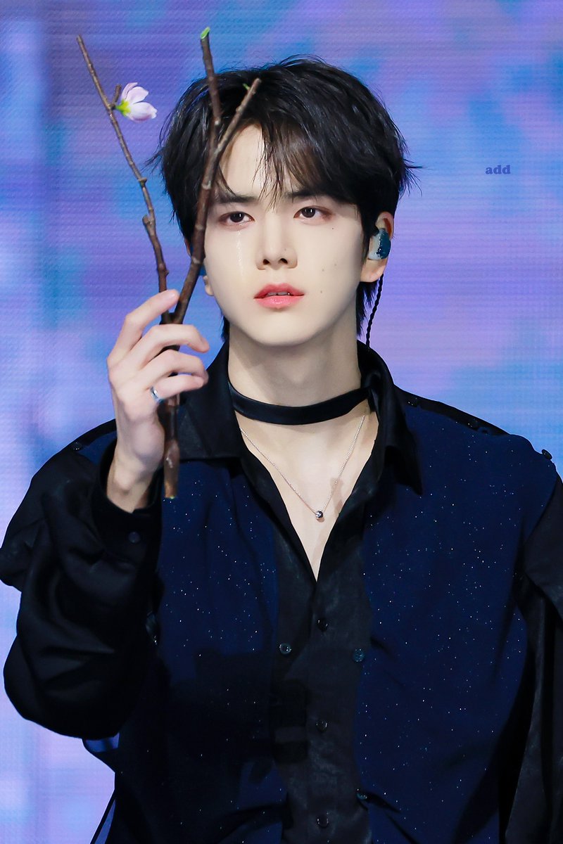 AddYH97's tweet image. 251219
무대에서 눈물 흘리는 천재아이돌,,
#더보이즈 #THEBOYZ #영훈 #YOUNGHOON