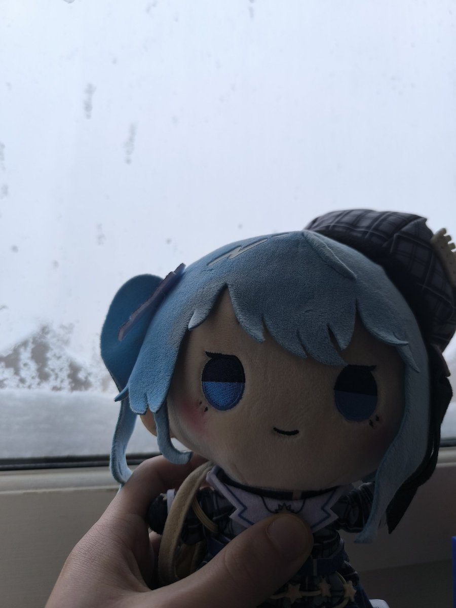 yoimnotsecond's tweet image. New year starts with a snowstorm 
Weather app be like "light snow"
Bro it's snowing SIDEWAYS at 50km/h