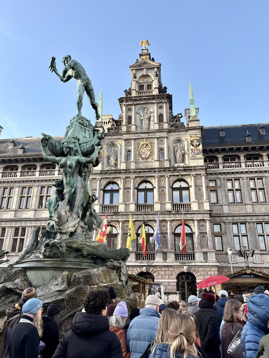 Frieda Lloyd tweet media