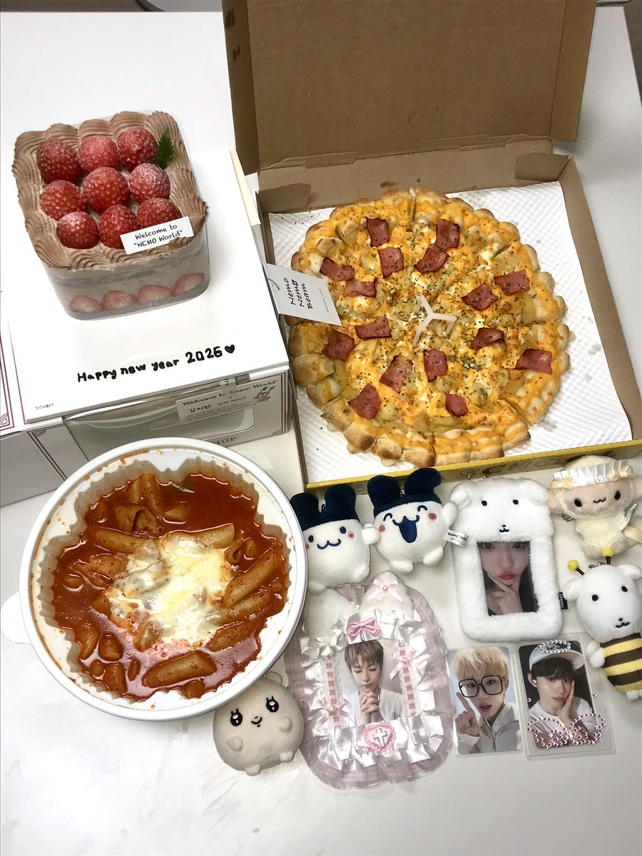 xueee2ee's tweet photo. 걸스나잇과함께맞이한해삐2026💞💞😽 https://t.co/ILXBi39vO0