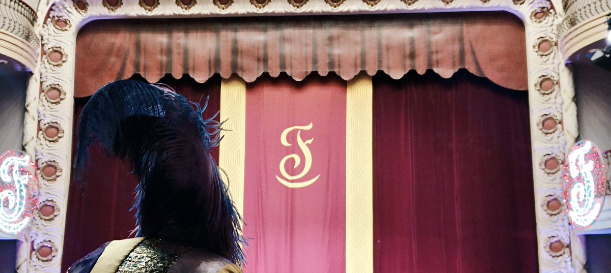 iglezfe's tweet image. Avui, com cada any, hem anat a entregar la carta a SSMM els Reis Mags d'Orient a #Igualada. 
En el magnífic @AteneuIgualadi on desenes de patges fan les delícies dels nens.
@patgefaruk @reisdorient