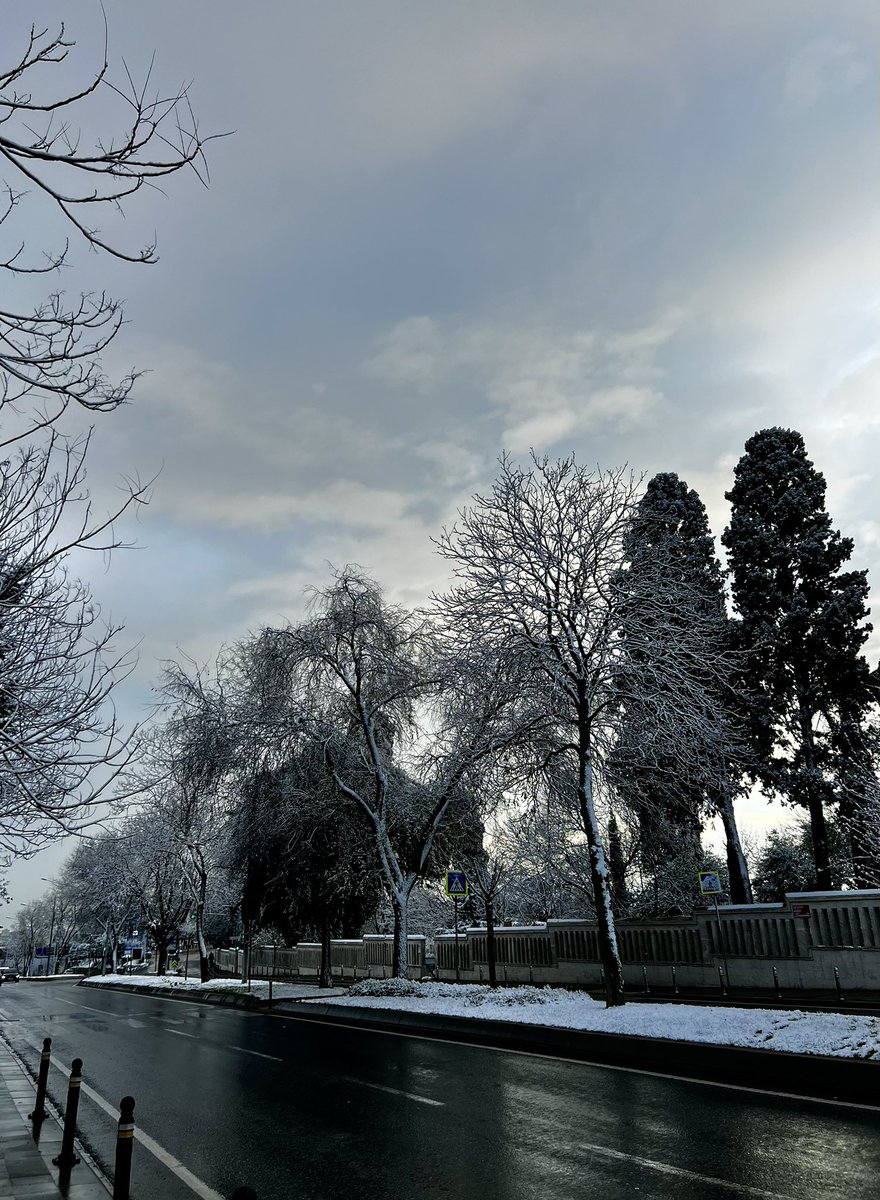 Karlı bir İstanbul sabahı- 1 Ocak 2026 Mutlu Umutlu Huzurlu