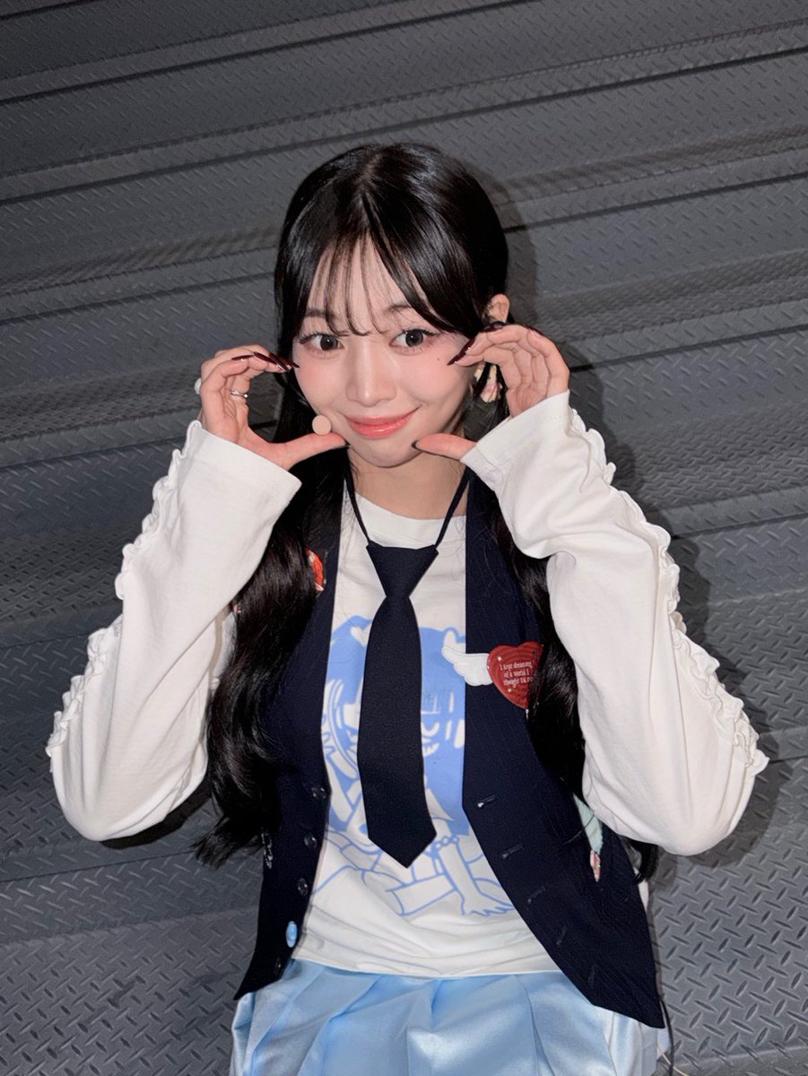 UNIS_offcl's tweet photo. 2026년도 잘 부탁해요💖💖

#UNIS #유니스
#NANA #나나 https://t.co/YVDl1qhZ8C