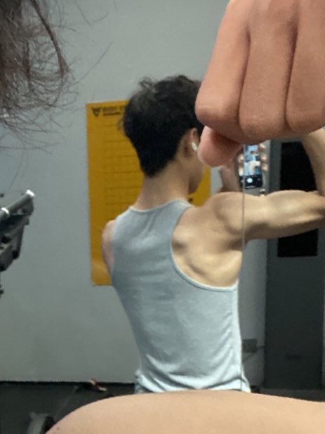 目测体脂多少…