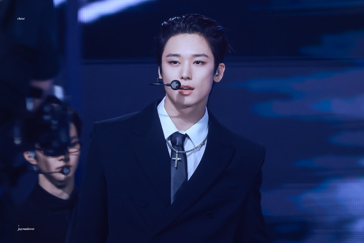 𝓬𝓱𝓮𝓪𝓽 tweet media