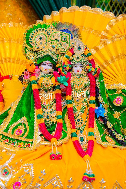 RadhaMarg's tweet photo. राधा मोहन जू 🌸✨ https://t.co/owrhG6gROy