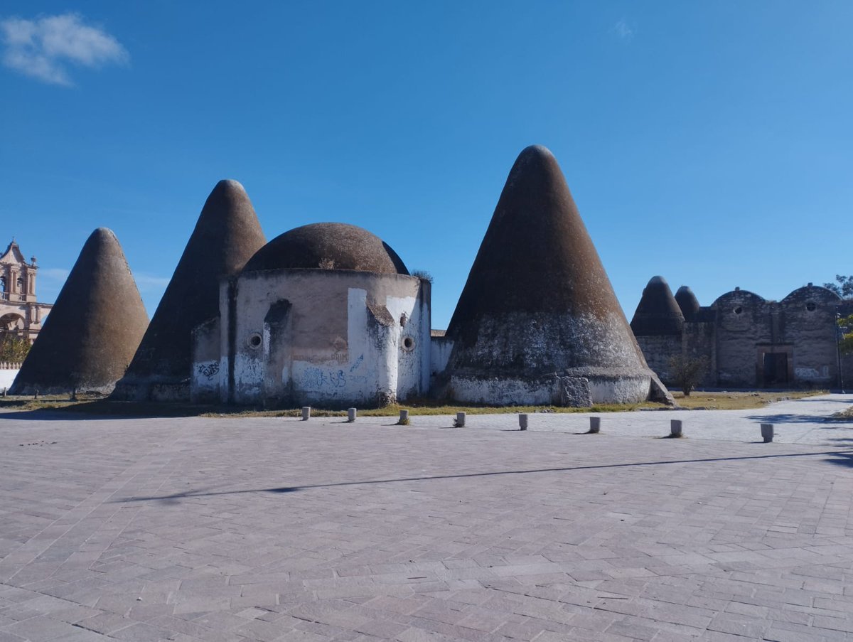Jaral de Berrio, una de las haciendas agrícolas y ganaderas más prósperas en manos del marqués Miguel de Berrio y Zaldívar, fue el principal productor de mezcal del virreinato, actividad que se conserva hasta nuestros días.