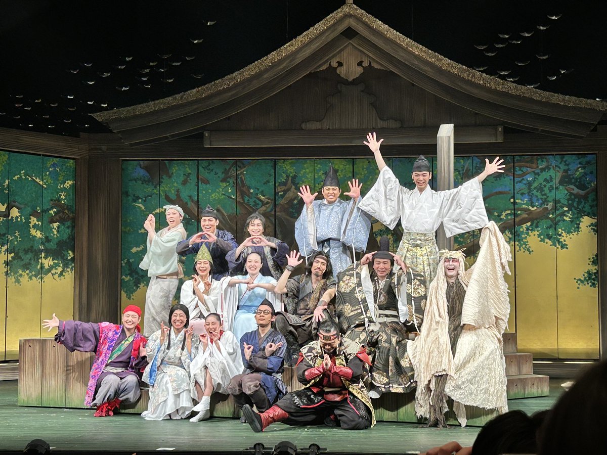 m_now07's tweet photo. 全員出演のアフタートークショーも楽しかった！みんな愉快で素敵な人たちだなぁ、ってお腹痛くなりました🫠
田中さんの手が"21"にしか見えなくて、謎だったけどよく見たら2人で2026ってつくってる！？！！
#新鶴姫伝説 

好きなことを新年からできたので、私は今年1年幸せです｡:*☆ https://t.co/E412YYpfQ4