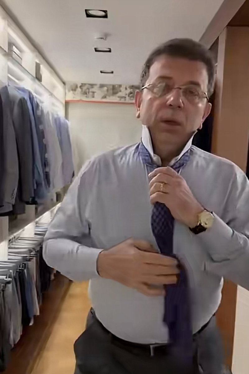 282 gündür yemin ediyorum ülkede huzur var 
Bu kadar itici bu kadar kibir abidesi bu kadar sevimsiz bir insanı kameralar karşısında görmüyoruz harika bir şey ya hoş geldin 2026 😄😄