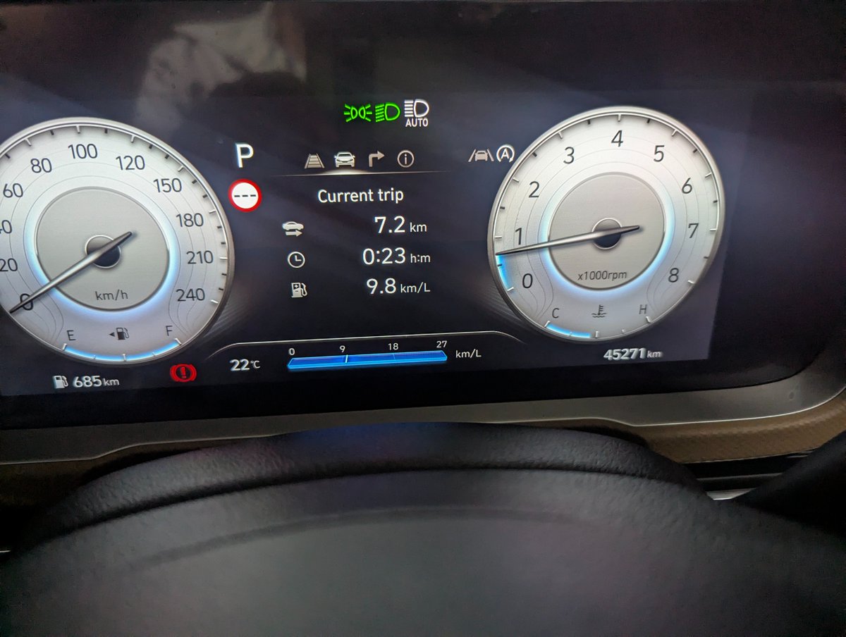 iSam8892's tweet photo. @volklub @HyundaiIndia 8/10
Younger brother is a happy owner. 
Signature 7DCT, 6 seater. 
Feature rich, especially the 4 ventilated seats are 😍 https://t.co/Z3O2uHib6v