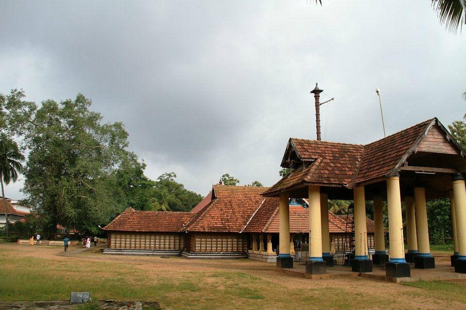 Balaganpathi's tweet image. Sri Vamanmoorthy temple. One of the temples that belongs to 108 divya desham. There are inscriptions as old as 861 CE that mention the existence of this temple.