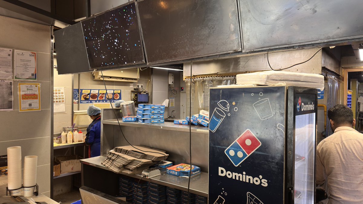 AlphaPetrolhead's tweet photo. @dominos @dominos_india 

Dust and mold everywhere https://t.co/oYb7EWpMwC