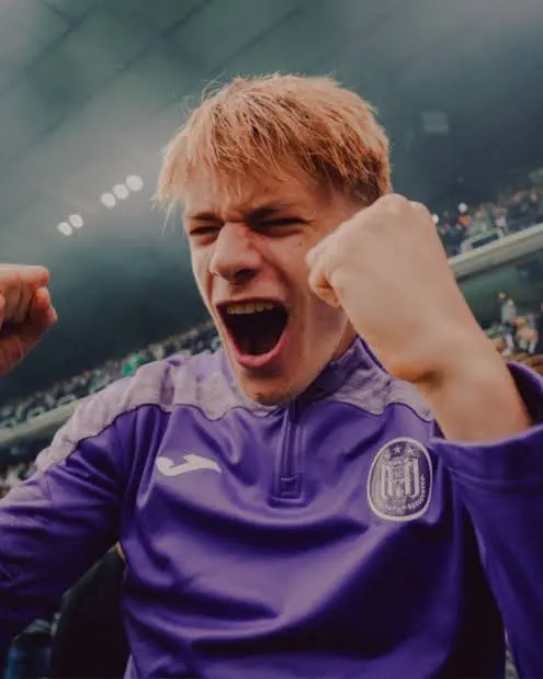 StoneBarca's tweet image. Nathan De Cat is close to a move to Wolverhampton Wanderers.

FC Bayern Munich, Olympique Marseille and Bayer Leverkusen are interested, but will Dortmund get in the way?

#FCBayern #bvb #wolves #b04