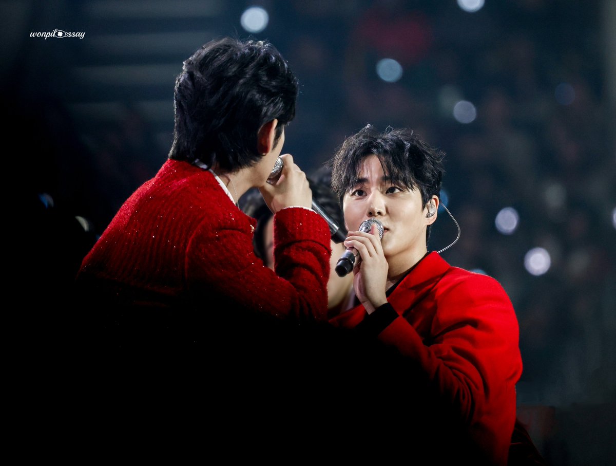 PIL_essay's tweet image. 251221 'The Present' 
#영케이 #YoungK #원필 #WONPIL #데이식스 #DAY6