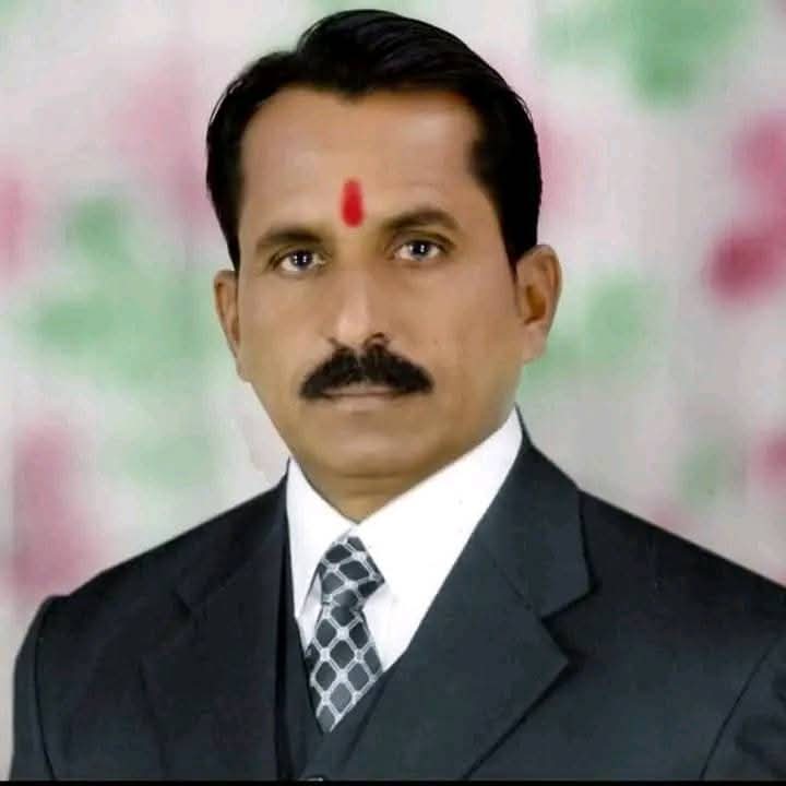 KrishanpratapY7's tweet photo. हमारे मार्गदर्शक एवं प्रेरणा स्रोत आदरणीय फूफा जी को जन्मदिन की बहुत-बहुत शुभकामनाएं एवं बधाई हैप्पी बर्थडे फूफाजी 🙏🎂🎉
भगवान  श्री बांके बिहारी लाल जू की कृपा आप पर सदैव बनी रहे !!
#happybirthday https://t.co/i2LpezVt3L