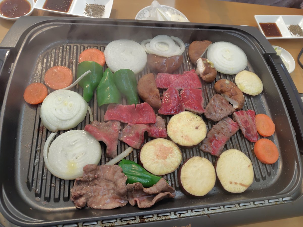 ASpecialrapid's tweet photo. 新年から鉄板焼〜 https://t.co/naPy98lqZ3