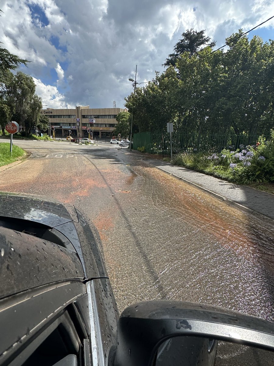 carlybotes's tweet photo. @JHBWater Hi there - huge burst on Ruth Avenue, Dunkheld West, closest corner North Road.  Next to Jan Smuts https://t.co/ES5fgHLQj0