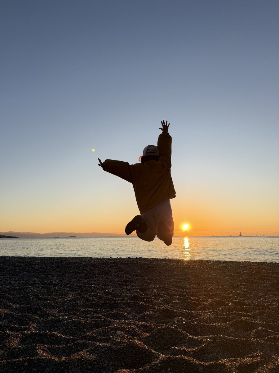 新年あけましておめでとうございます！
ありがとう2025！
よろしく2026！

みなさまにとってもわたしにとっても、素敵なことがたくさんある年に出来ますように！