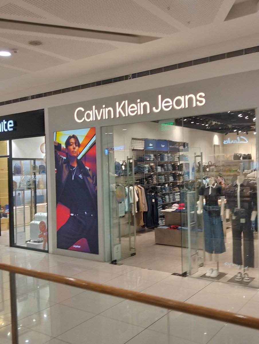 mxcvrrie_'s tweet image. mingyu ck jeans 🤝 jungkook ck jeans

#mingyu #jungkook #btsvt #CalvinKlein #ckjeans