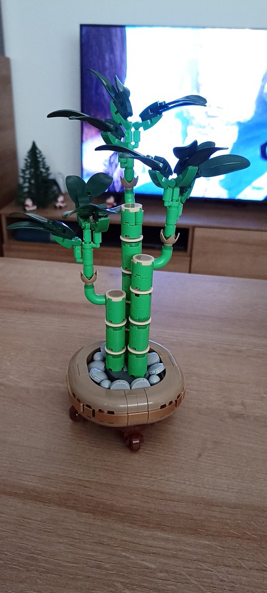 Valxia22's tweet image. Empezamos el año con mis japo Lego y Kratos de fondo 🎋✨