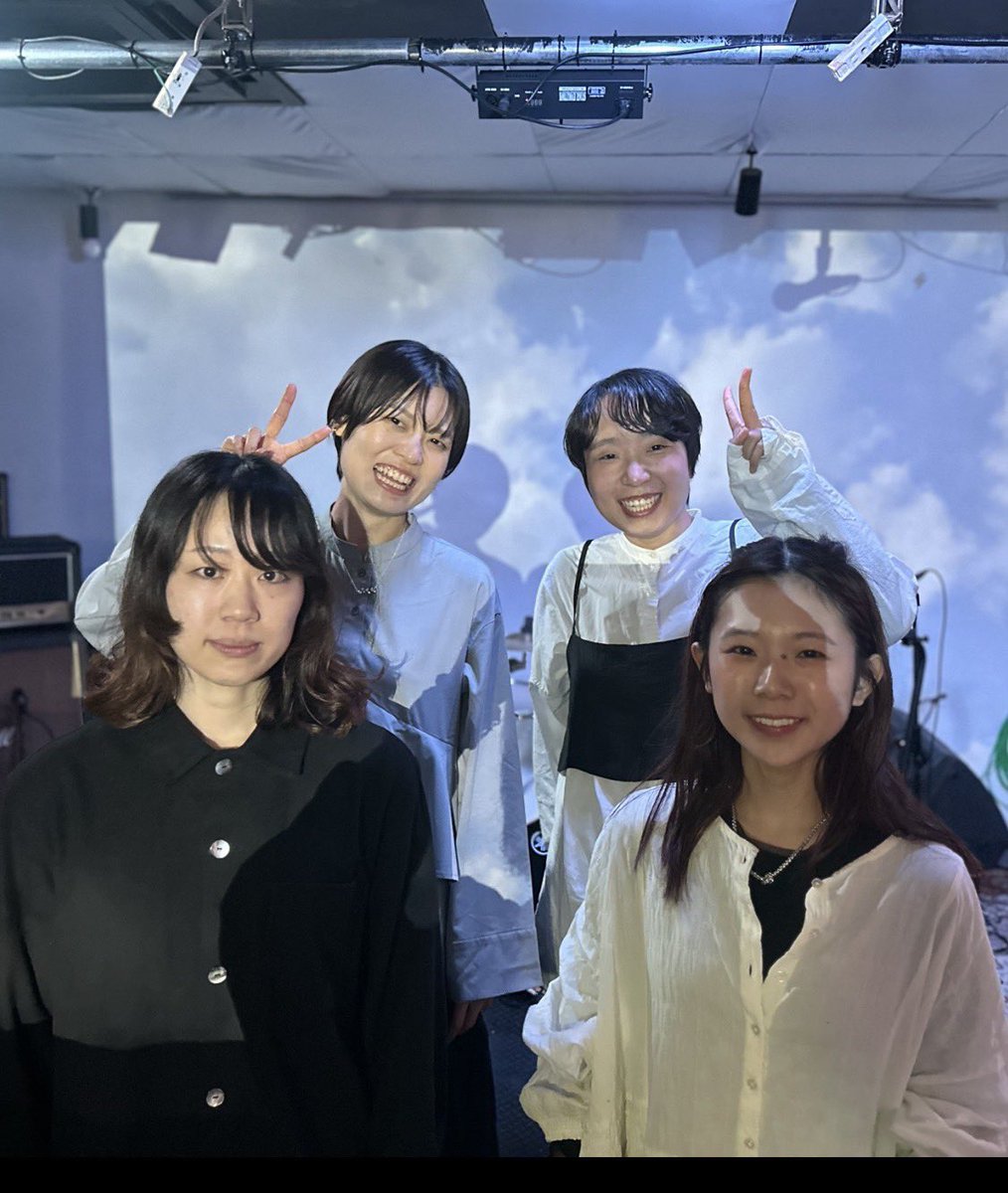 あけましておめでとうございます🎍

今年も白イ空をよろしくお願い致します。