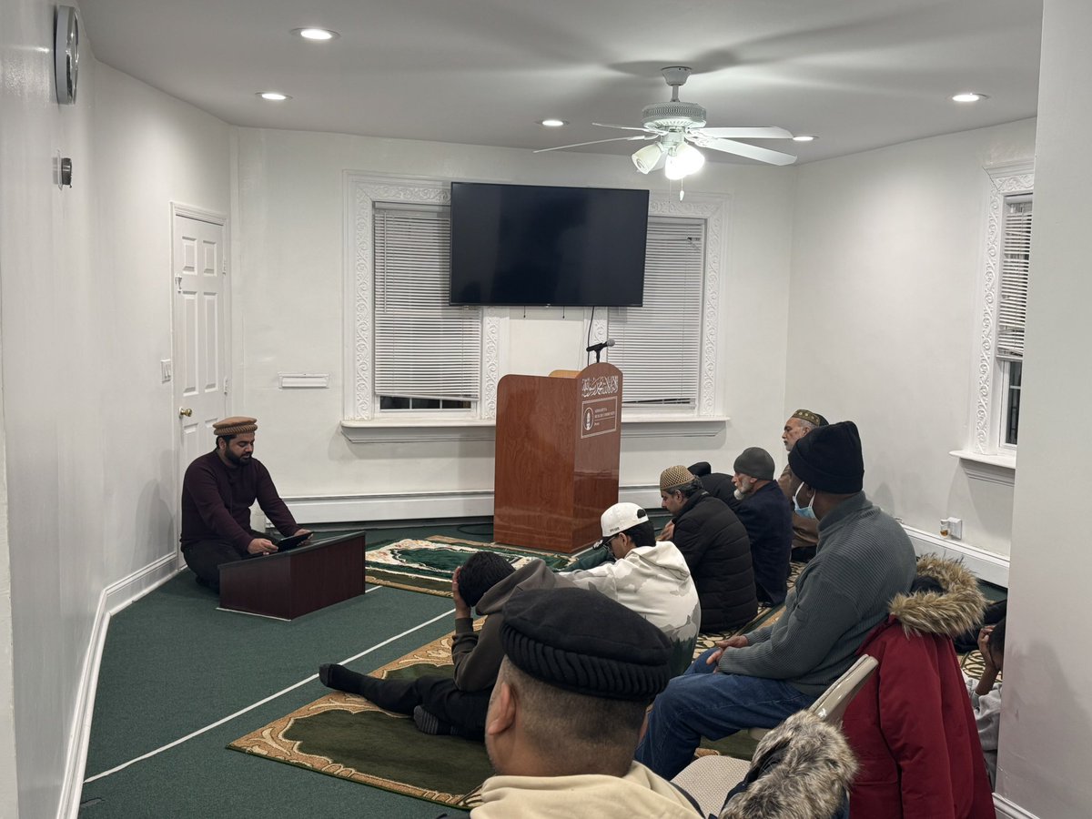 MkaBronx's tweet photo. By the grace of Allah, bronx held its new years congregational Tahajjud/ Fajr salat. After prayer we got a chance to hear a great dars delivered by Regional Qaid sb. It highlighted the importance of self assessment and much more. 
JazakAllah !!! https://t.co/fuKTyCbthr