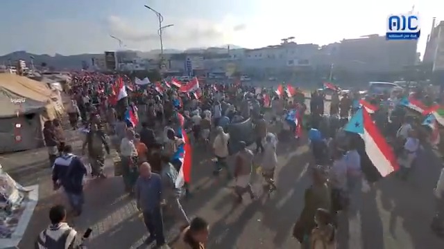 سيول بشرية من أبناء أبين الباسلة تصل إلى ساحة العروض بالعاصمة عدن دعماً للقوات الجنوبية والمطالبة بإعلان دولة الجنوب العربي #دوله_الجنوب_العربي 