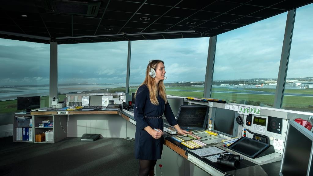 LPL_Airport's tweet image. Are you looking for a fast-paced, dynamic role that offers an exciting opportunity to be at the heart of air traffic operations? We’re hiring an Air Traffic Control Assistant to join our team at Liverpool John Lennon Airport for an 19-month temporary contract. This is your chance…