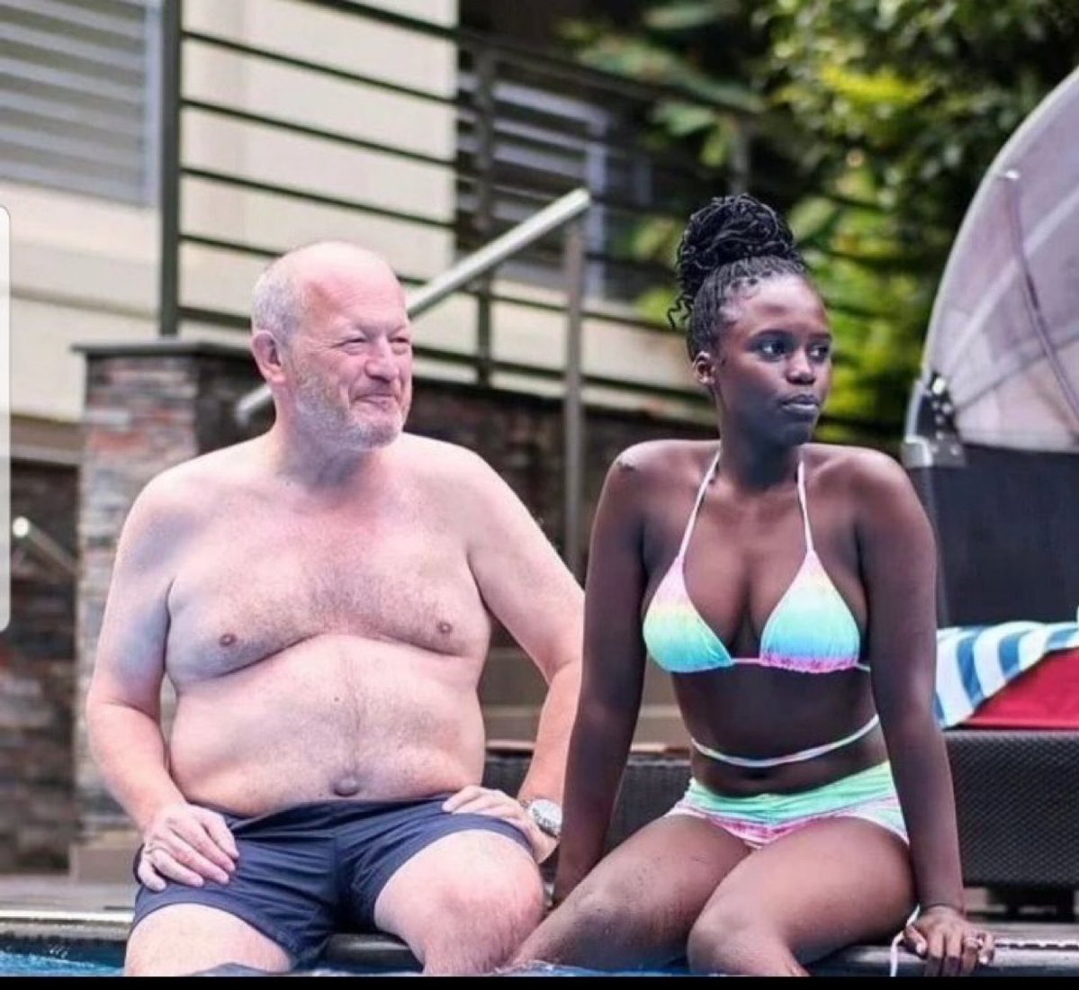 Laugh_drip's tweet image. Is this love or scám ?? 😂