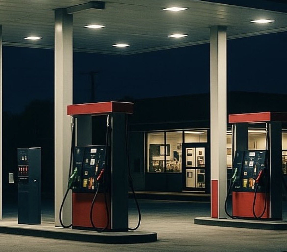 #SONDURUM Benzinin litre fiyatında 1,16₺, motorinin litresinde de 1,08₺ artış gerçekleşti.

Artış akaryakıt üzerinden alınan maktu Özel Tüketim Vergisi tutarı güncellenmesi sonrası uygulandı.

Ortalama benzinin litresi 52,24₺, mazotun litresi 53,64₺ oldu. 

#benzin #ötv