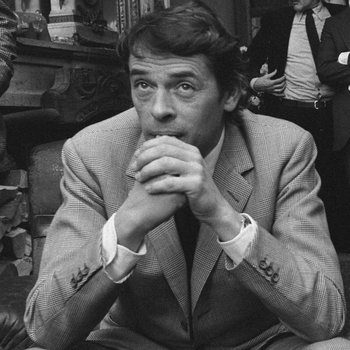 Paroles_auteurs's tweet image. Les vœux de Jacques Brel en 1968 💙

"Je vous souhaite des rêves à n’en plus finir et l’envie furieuse d’en réaliser quelques uns.
Je vous souhaite d’aimer ce qu’il faut aimer et d’oublier ce qu’il faut oublier.
Je vous souhaite des passions, je vous souhaite des silences.
Je…