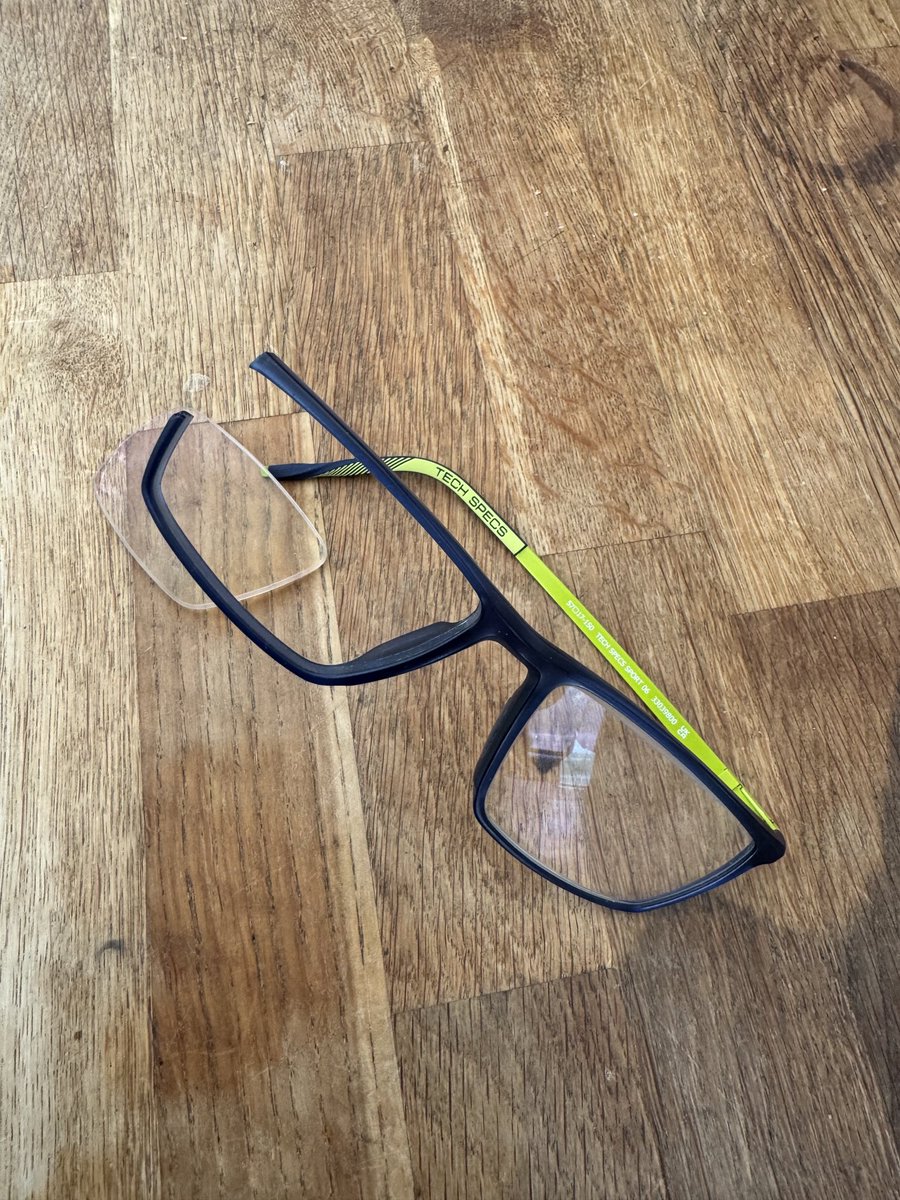 FearStephen's tweet image. Perhaps I should NOT have gone to ⁦@Specsavers⁩ because I bought 2 pairs of these and both broke without any notice! Just fell apart when I went to put them on. Very poor quality so will go to an #Optician where quality &amp;amp; service is the keyword. #CustomerService matters.