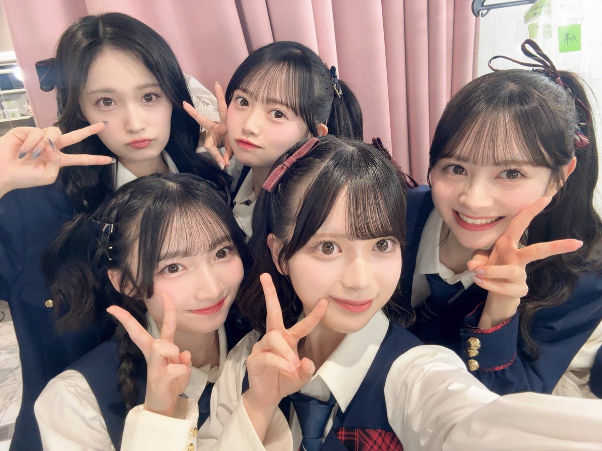 元日公演ありがとうございました！

久しぶりに19期生全員で『行くぜっ!怪盗少女』を披露させていただくことができて、とても嬉しかったです🎤🩷

書き初めの『365日頑張る！』を抱負に2026年も精一杯頑張ります✨✨