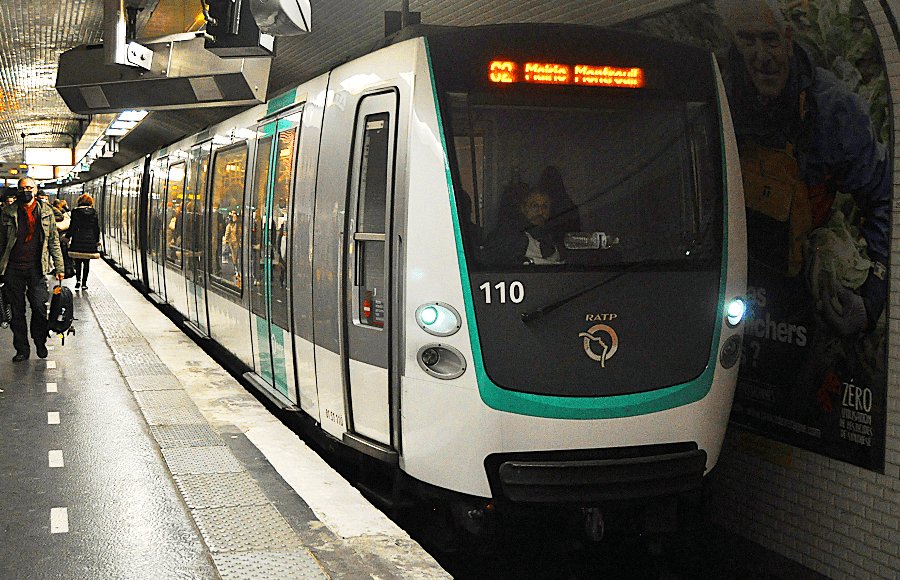 folkloreads13's tweet photo. 🇫🇷 𝐦𝐞𝐭𝐫𝐨 : kereta bawah tanah di Paris. [12] https://t.co/ShpFagebxU