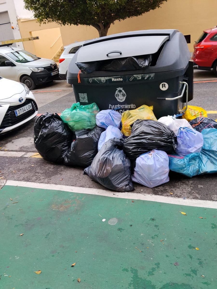 Fotos que welen oye ya no se queja er de la asociación de vecino que tiene al hijo enchufao no jajajaja ya no te manda video <a href="/jctbcdz/">José Carlos Teruel</a> será porque el hijo está currando hoy