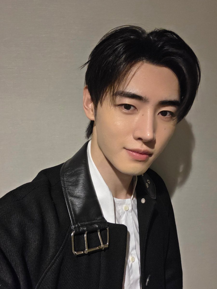 enhypenweverse's tweet image. [ #성훈’s Post ] 260101

#SUNGHOON: Happy New Year, ENGENEs~~❤️

@ENHYPEN_members @ENHYPEN #ENHYPEN #엔하이픈