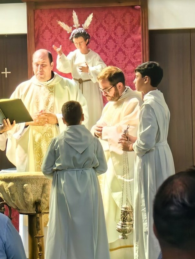 Felicitamos a nuestro querido D. Manuel Dana Nuevo, Presidente, Párroco y Director Espiritual de nuestra Agrupación en el día de su Onomástica.

Que el Señor le siga  bendiciendo y colmando de bienes para seguir pastoreando a la comunidad parroquial.