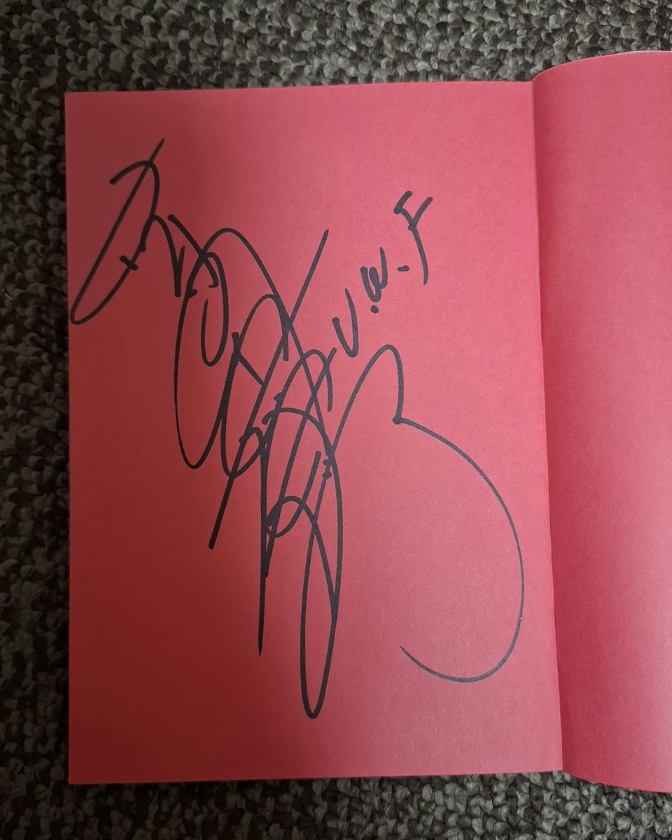 実家で見付けた田中正悟氏の｢背中合わせのアキラ｣が、高田さんのサイン