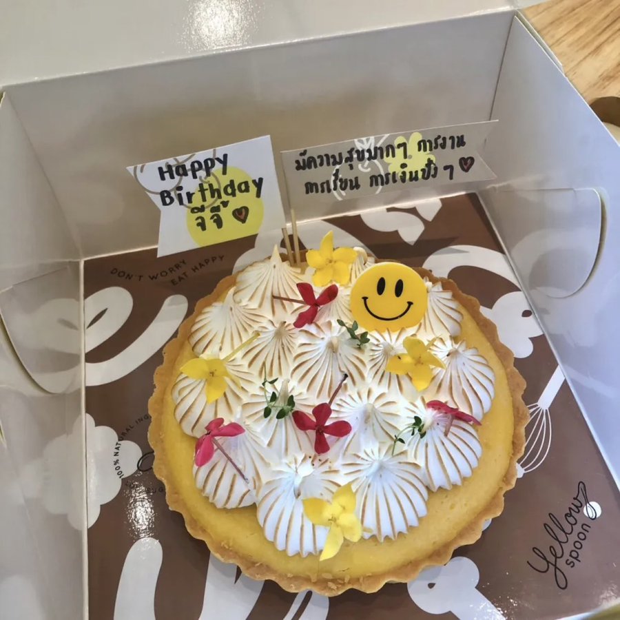 This cake that SkyNani Nani bought for win's birthday and it melted 😭😂on there way