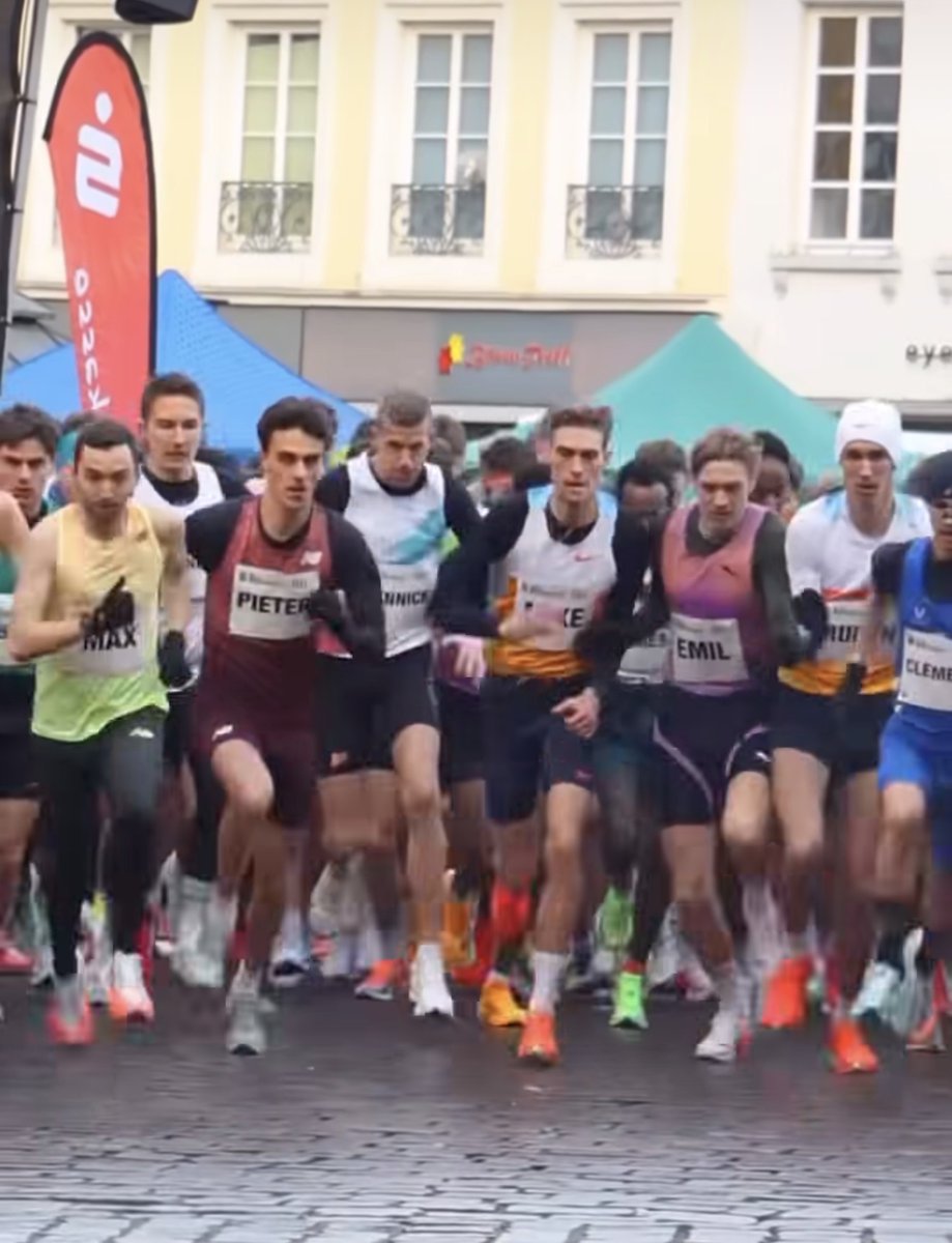 In een spannende en uiterst spannende race won de Zweed Emil Danielsson in 13:38 minuten de Sylvesterlauf in Trier over vijf kilometer. Mike Foppen werd vierde. Amina Maatoug sprintte bij de dames ook al naar een vierde plaats.
hardloopnieuws.nl/emil-danielsso… #hardloopnieuws