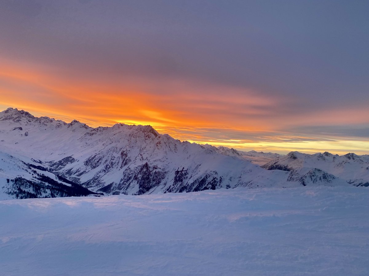 Neuer Tag, neues Jahr, neuer Schwung.
Frohes Neues 2026 euch allen! 🌟🎇

New day, new year, new energy.
Happy New Year 2026 to all of you! 🌟🎇