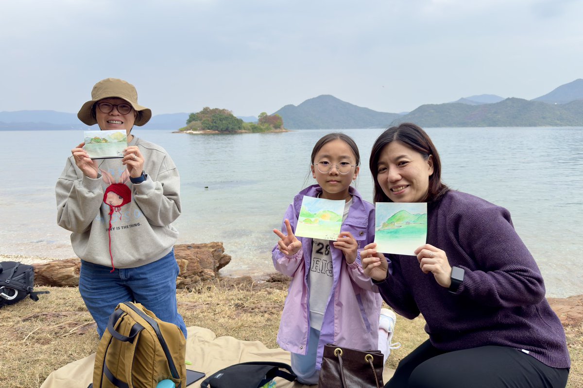 RammaMak's tweet photo. 今天是2026年元旦，在教會晨禱會後，與太太和朋友們到西沙 Go Park海邊寫生，雖然朋友們都是第一次在戶外寫生，卻非常享受。

It’s New Year’s Day 2026. My wife and I went with some friends to the sea to sketch. It was their first time doing outdoor sketching, but they loved it. https://t.co/FZhQfOnbHb