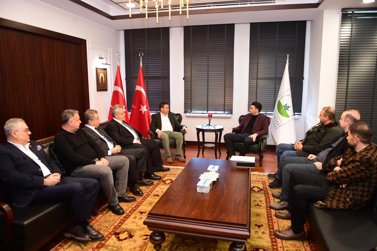 BursasporSk's tweet photo. Şehrin güç birlikteliği, Bursaspor Vakfı ortak paydasında büyümeye devam ediyor! 🐊

​Osmangazi Belediye Başkanımız Sn. Erkan Aydın, yılın ilk gününde Mütevelli Heyetimize katılarak bu büyük kenetlenmedeki yerini aldı. Hayırlı olmasını diliyoruz. 🇳🇬

​#BursasporVakfı #GüçBirlikteliği @erkanecz