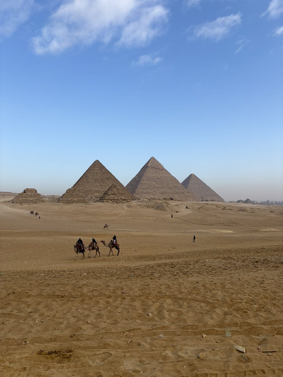 snmr_tmk's tweet photo. 7時間遅れの2026年、はじまりはここから🇪🇬🐪
Happy New Year! https://t.co/EWdR9Xn1V4