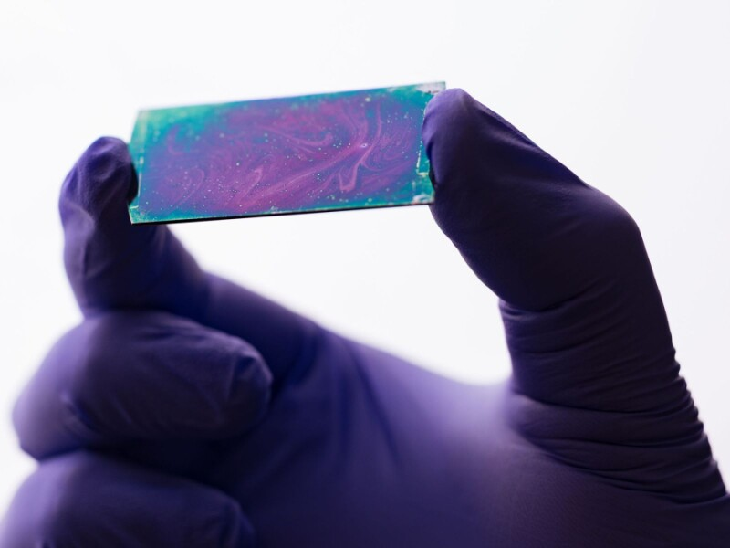 Bilim İnsanları, Yapay Zekanın Enerji Krizini Çözdü

Houston Üniversitesi <a href="/UH_ChBE/">UH Chemical and Biomolecular Engineering</a>  araştırmacıları yapay zekanın en büyük sorunlarından biri olan aşırı ısınma krizini çözmüş olabilir.

Araştırmacılar, yapay zeka çiplerinin daha hızlı çalışırken, daha az enerji tüketmesine