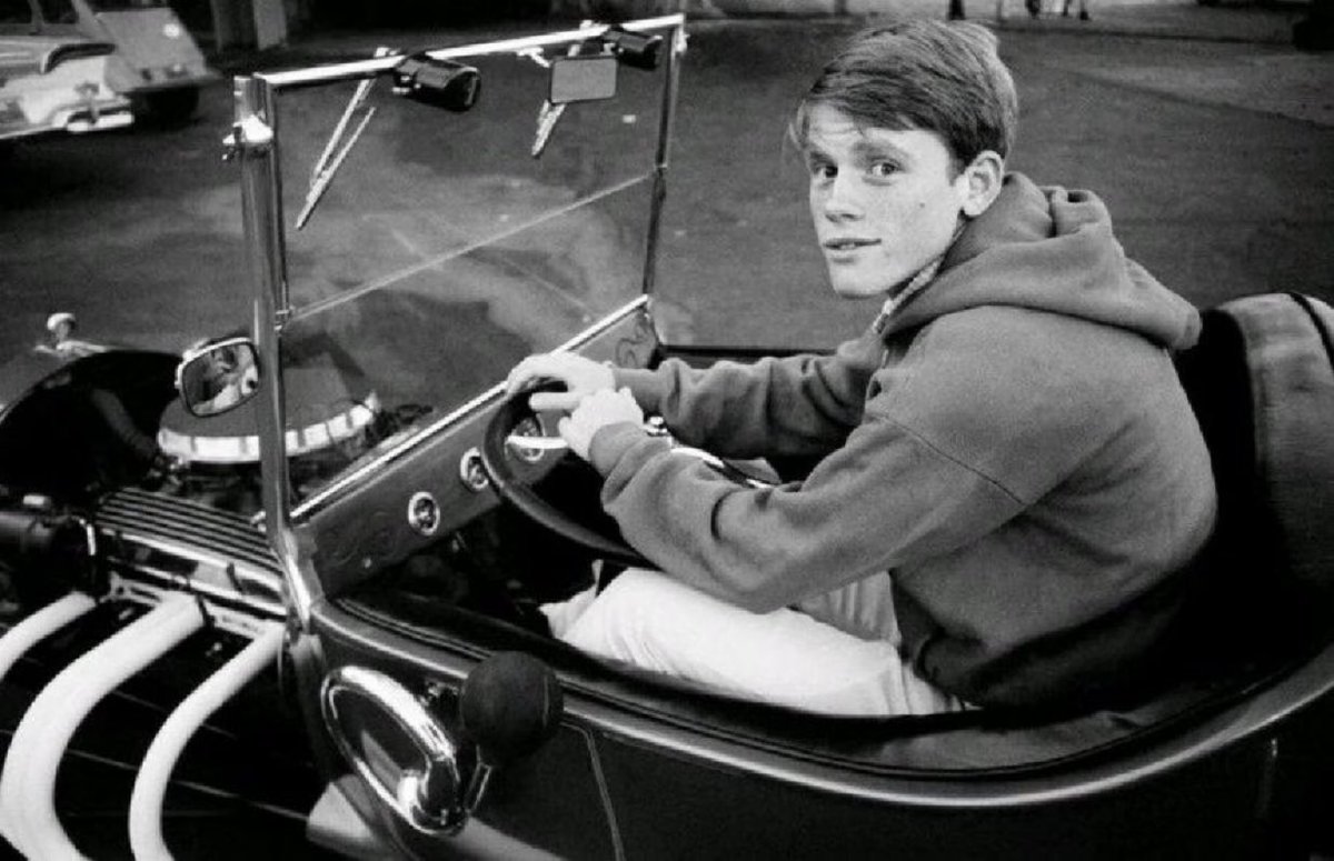 RON HOWARD on the set of George Lucas' pre-Star Wars paean to early 60's  American youth culture. AMERICAN GRAFFITI (1973), image size:1200x775