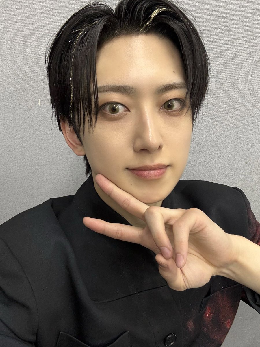 mrurata's tweet image. LUNÉ everyone! Thank you so much for watching our “Back to Life” performance on CDTV. Wishing you a very Happy New Year!