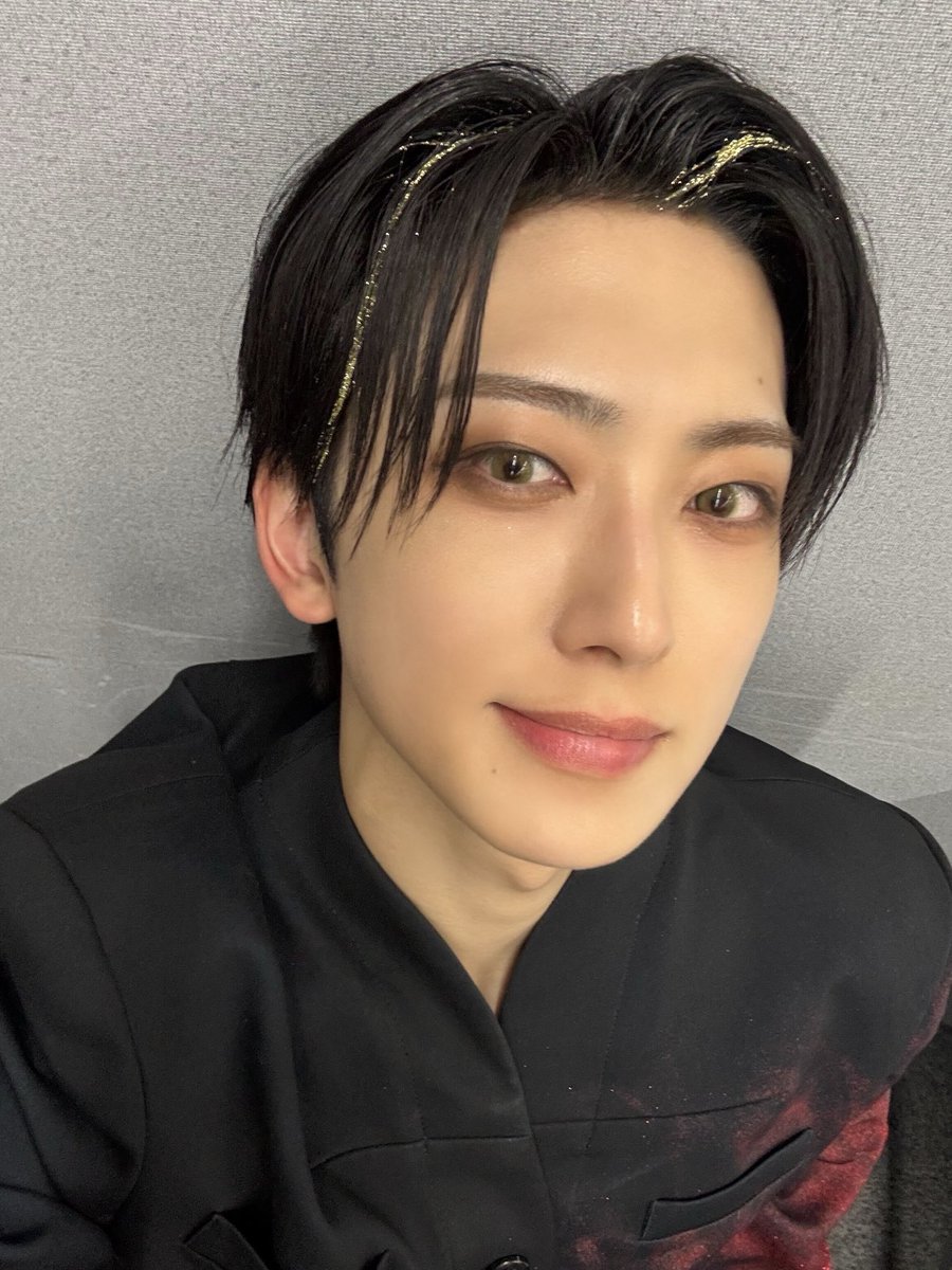 mrurata's tweet image. LUNÉ everyone! Thank you so much for watching our “Back to Life” performance on CDTV. Wishing you a very Happy New Year!