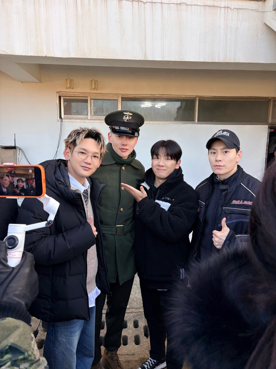 kdRth1015's tweet photo. '해병대' 권현빈, 늠름한 수료식 현장…JBJ 노태현·켄타·김상균 '특급 의리' 빛났다

📍 https://t.co/Y1W1r9JePw https://t.co/J0FUsRnd5b
